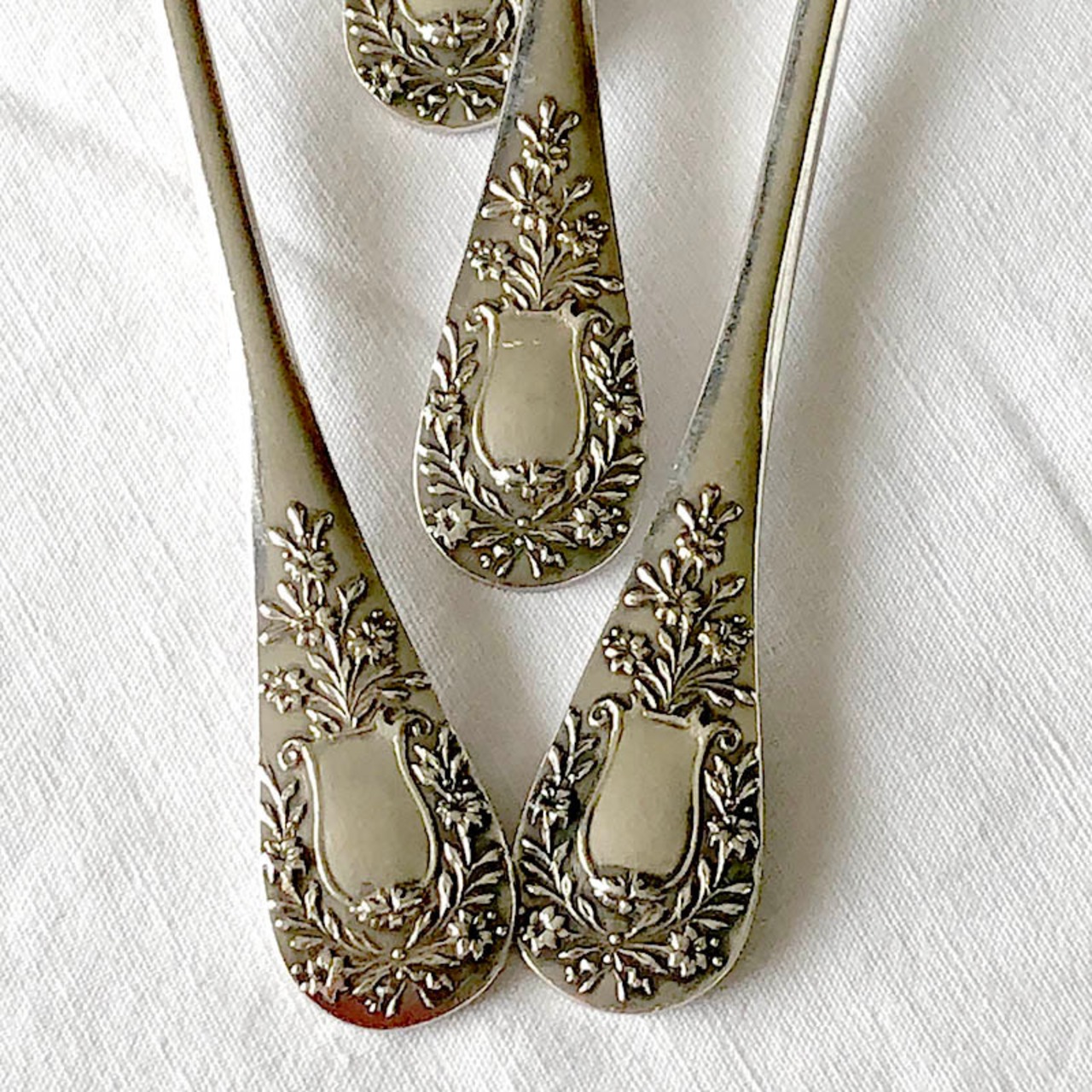 シンプルなカフェスプーン 　ティースプーン　忘れな草 　シンプルデザイン　12TWbb6