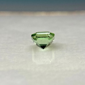 トルマリンの角砂糖  約3.9mm*4.0mm H2.8mm r-0421