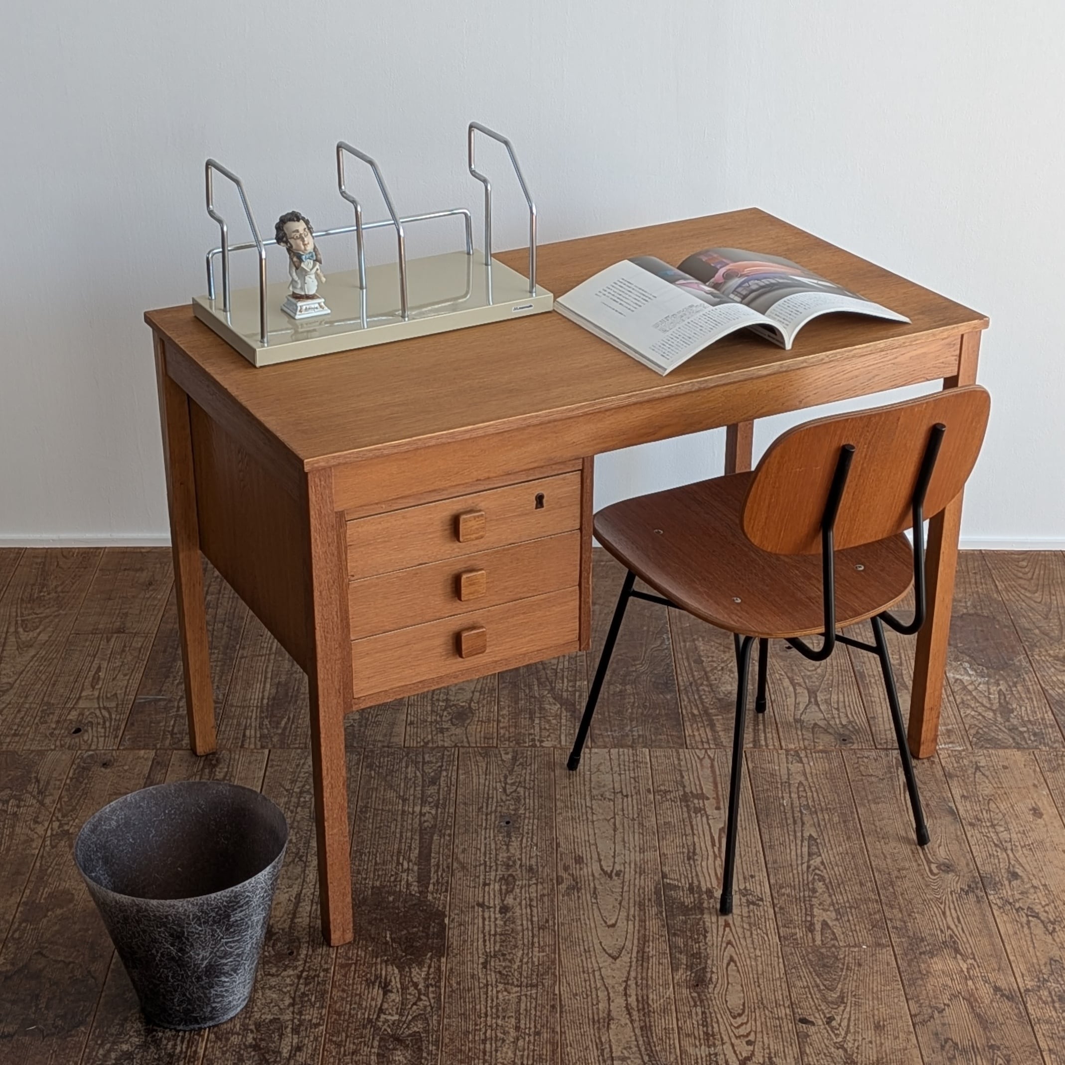 Danish Modern Oak Desk from Domino Mobler Denmark デンマーク