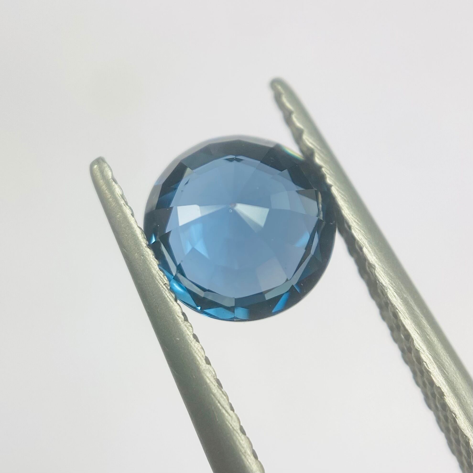 クールなブルーとかわいいまん丸 ギャップ萌えスピネル