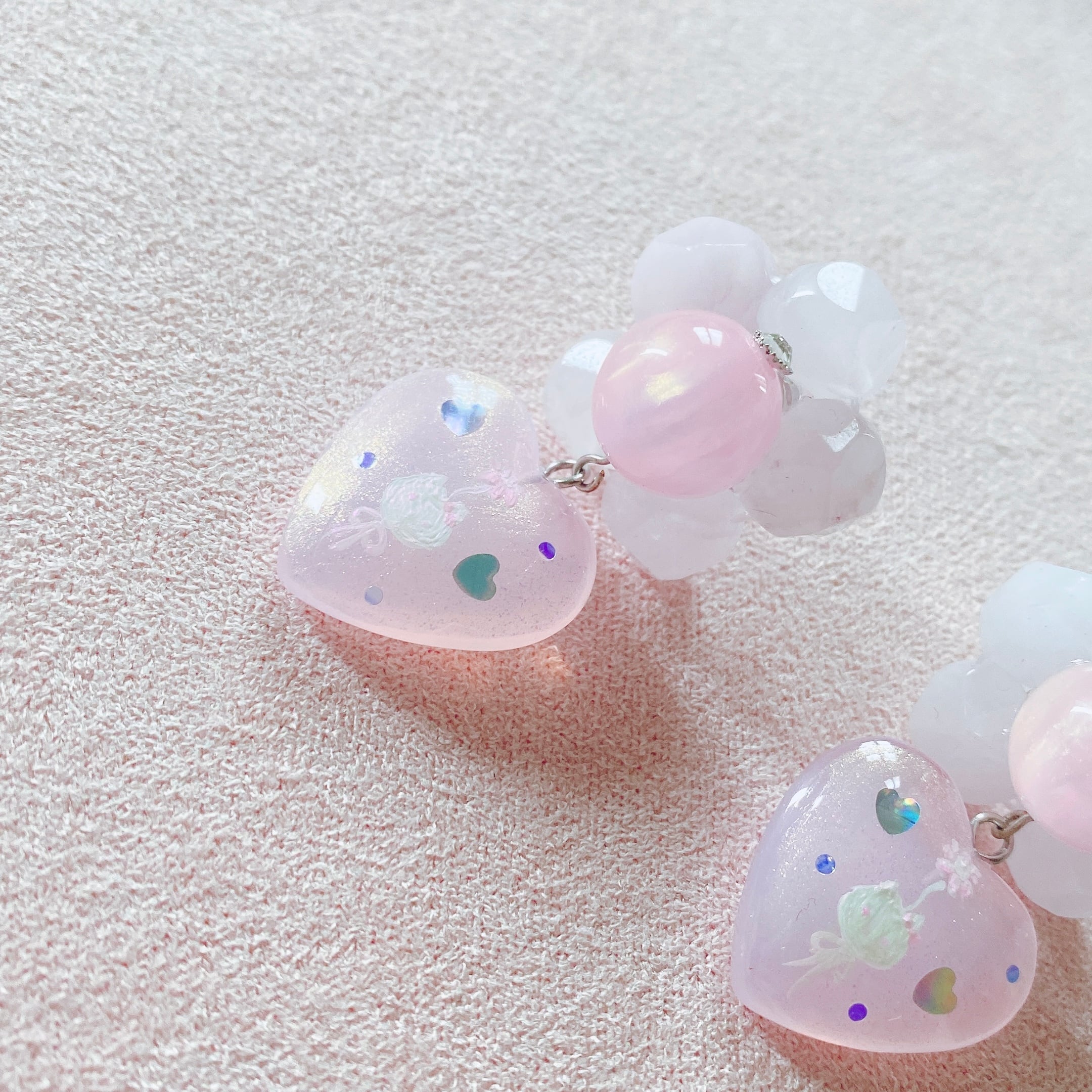 My Little Kittie ꙳ 天然石×handpaint 耳飾り (ホワイト系)