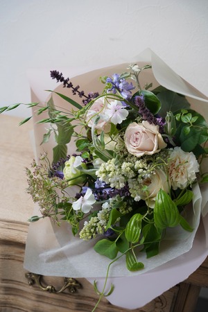 seasonal bouquet L