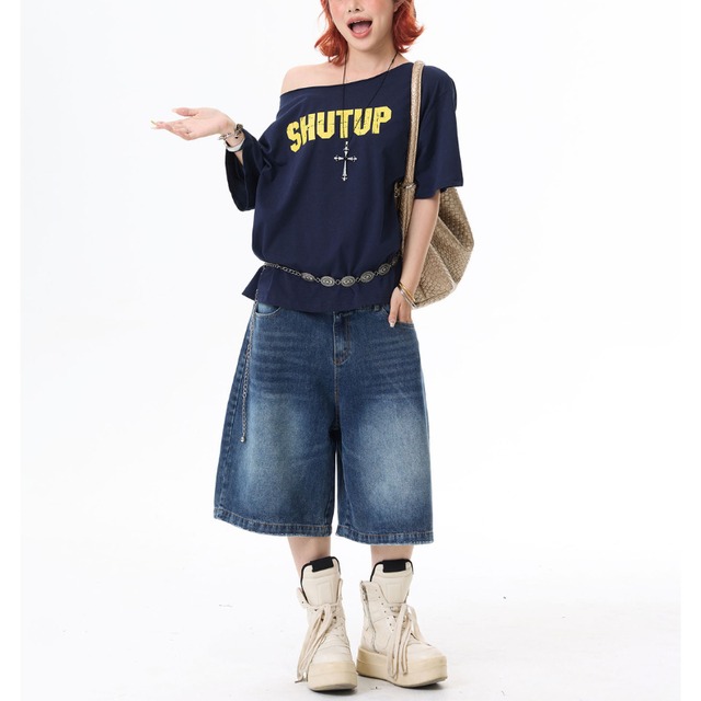off-shoulder loose logo print short-sleeved tee　オフショルダールーズロゴプリント半袖ティー　J1896