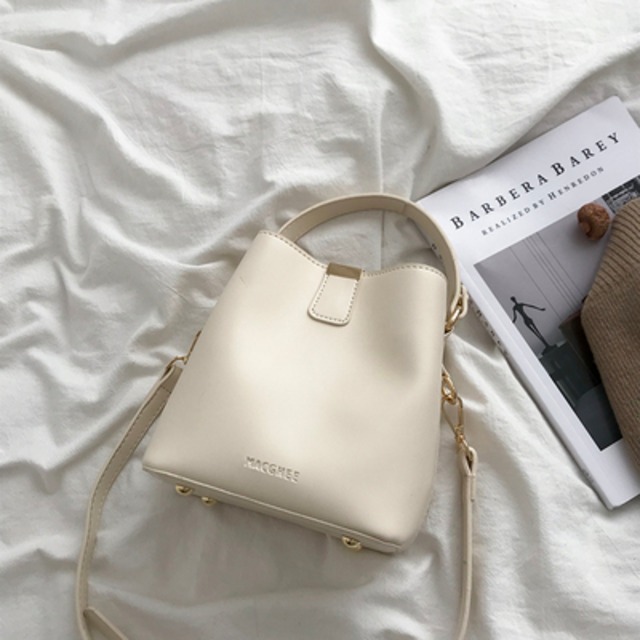 バッグ バック カバン かばん 鞄 bag レディースバッグ レディースバック ショルダーバッグ ショルダーバック 斜めがけバッグ 斜め掛けバッグ 肩がけバック 肩掛けバック かわいい 大人可愛い きれいめ シンプル カジュアル 大人 上品 おしゃれ お洒落 かっこいい レトロ ラブリー キュート ガーリー 個性的 主役級 存在感 10代 20代 レディース OL 通勤 学生 デート お出かけ 女子会 休日 旅行 デイリー 普段使い ファッション コーデ スタイル モテ トレンド 流行 インスタ映え