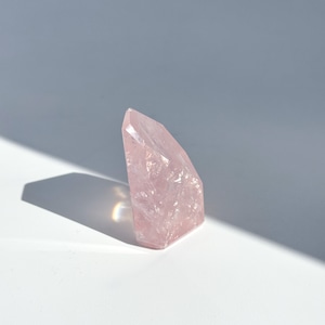 【高品質】バイーア産ローズクォーツ フリーフォーム72◇ Rose Quartz ◇天然石・鉱物・パワーストーン・インテリア