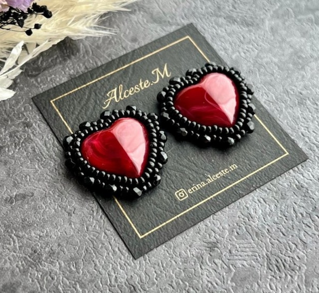 ハートの女王（レッド） ビーズ刺繍ピアス/イヤリング［ACT-006］