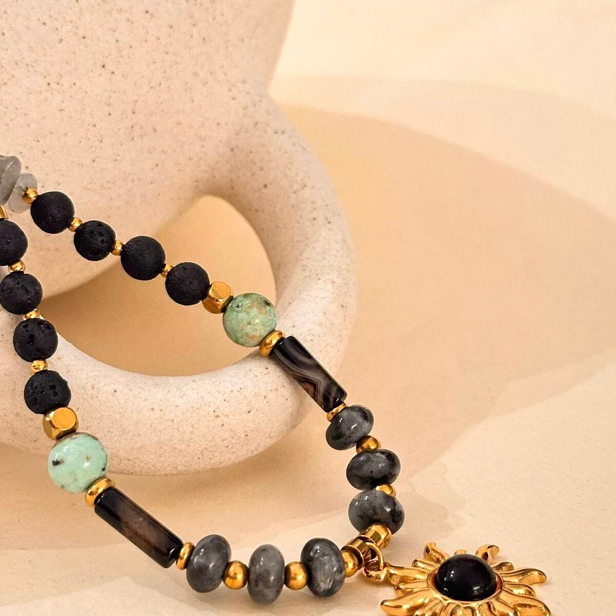 ハンドメイド ブラック サンチャーム 天然石 ネックレス | rumiru