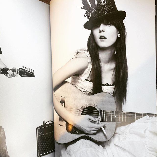 写真集「Guitar Eros／Jean-Baptiste Mondino」 | 古本トロニカ 通販オンラインショップ |  美術書・リトルプレス・ポスター販売 powered by BASE