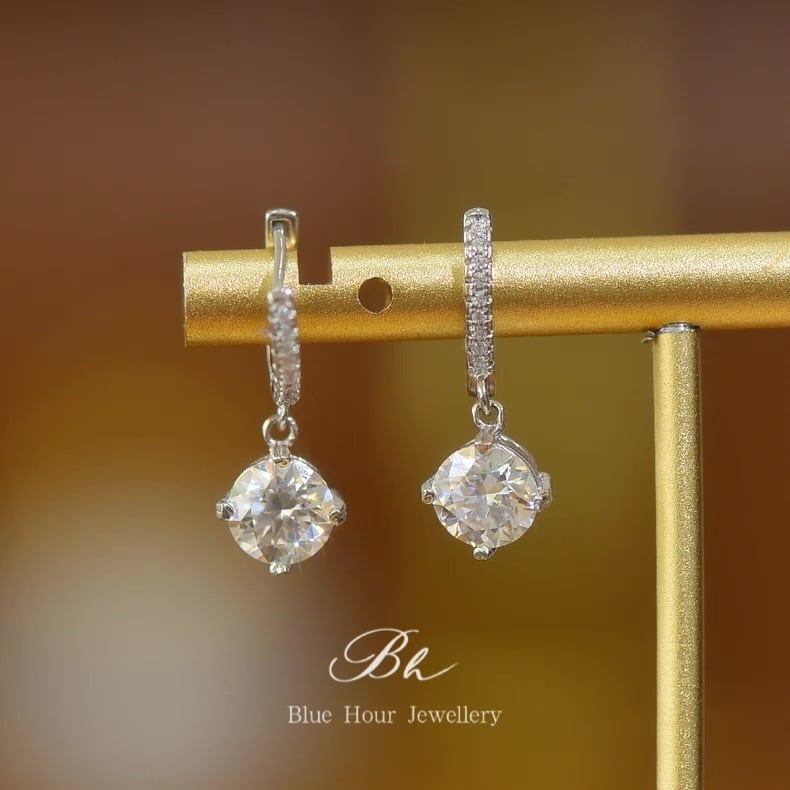 モアッサナイト ハートシェイプ ヘイローピアス ロイヤルブルー 1ct