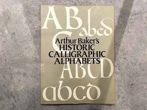 【VA499】Arthur Baker's Historic Calligraphic Alphabets /visual book