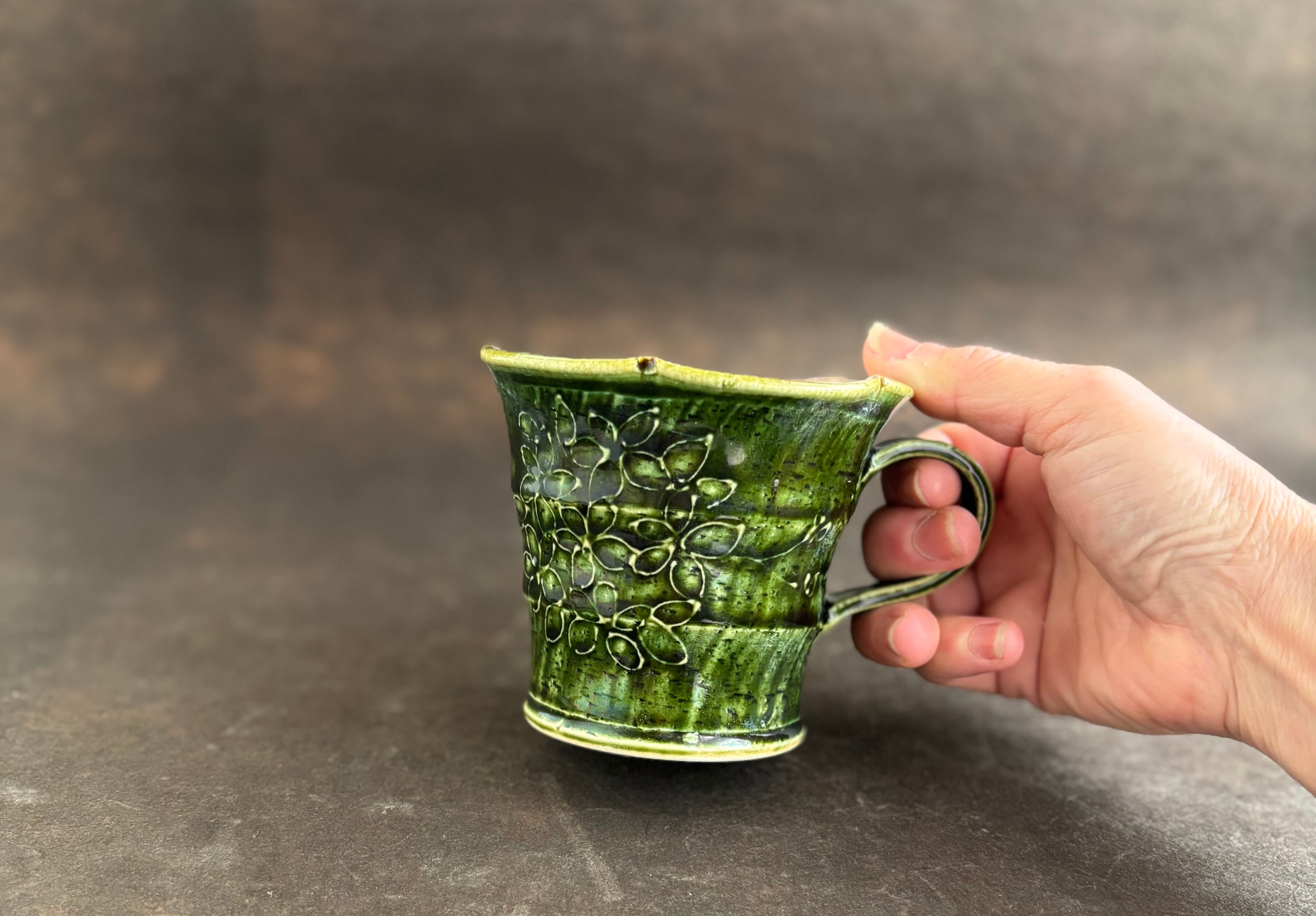 土和のルリエフ　織部お花形マグカップ