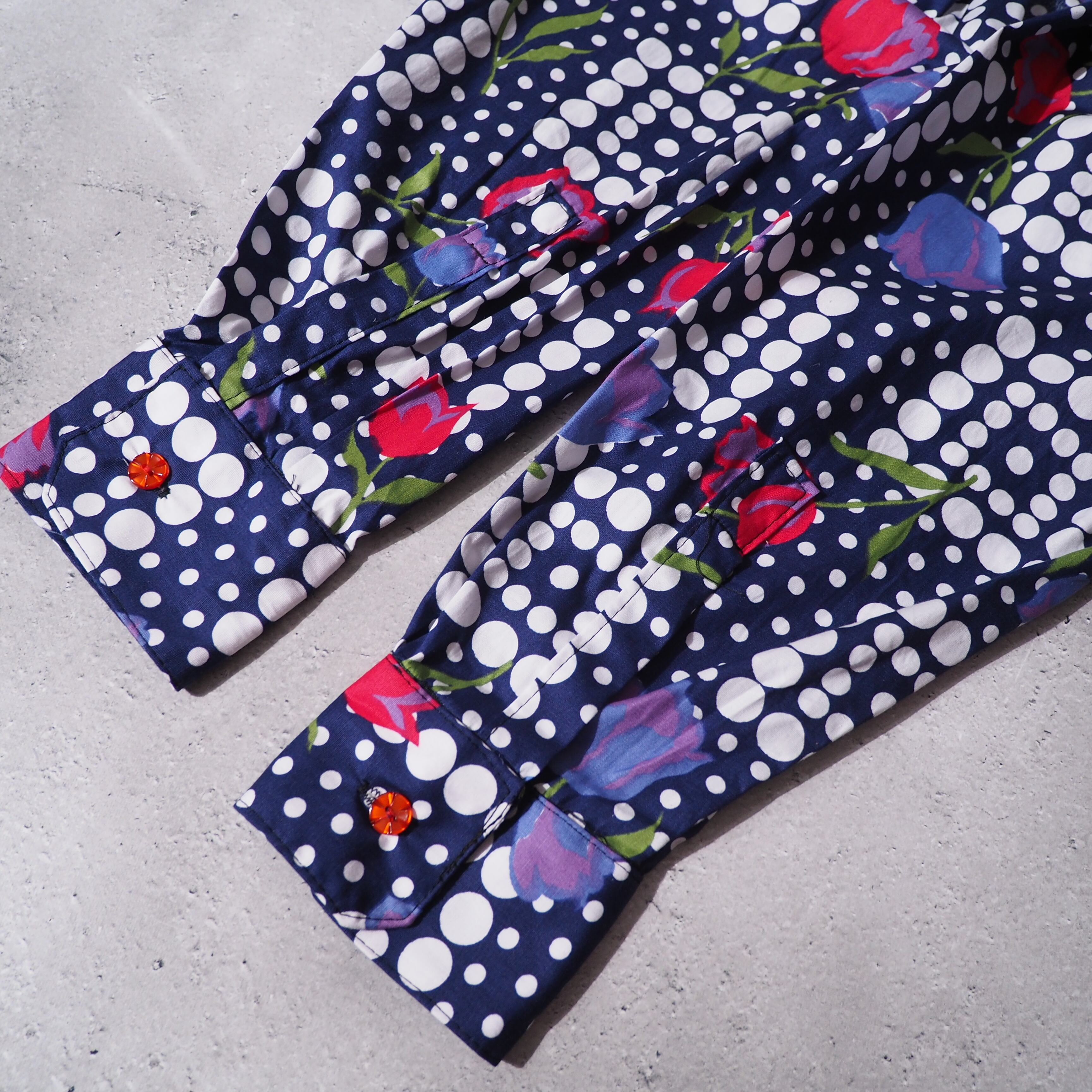 Bewitching flower × Dot pattern design vintage loose silhouette shirt