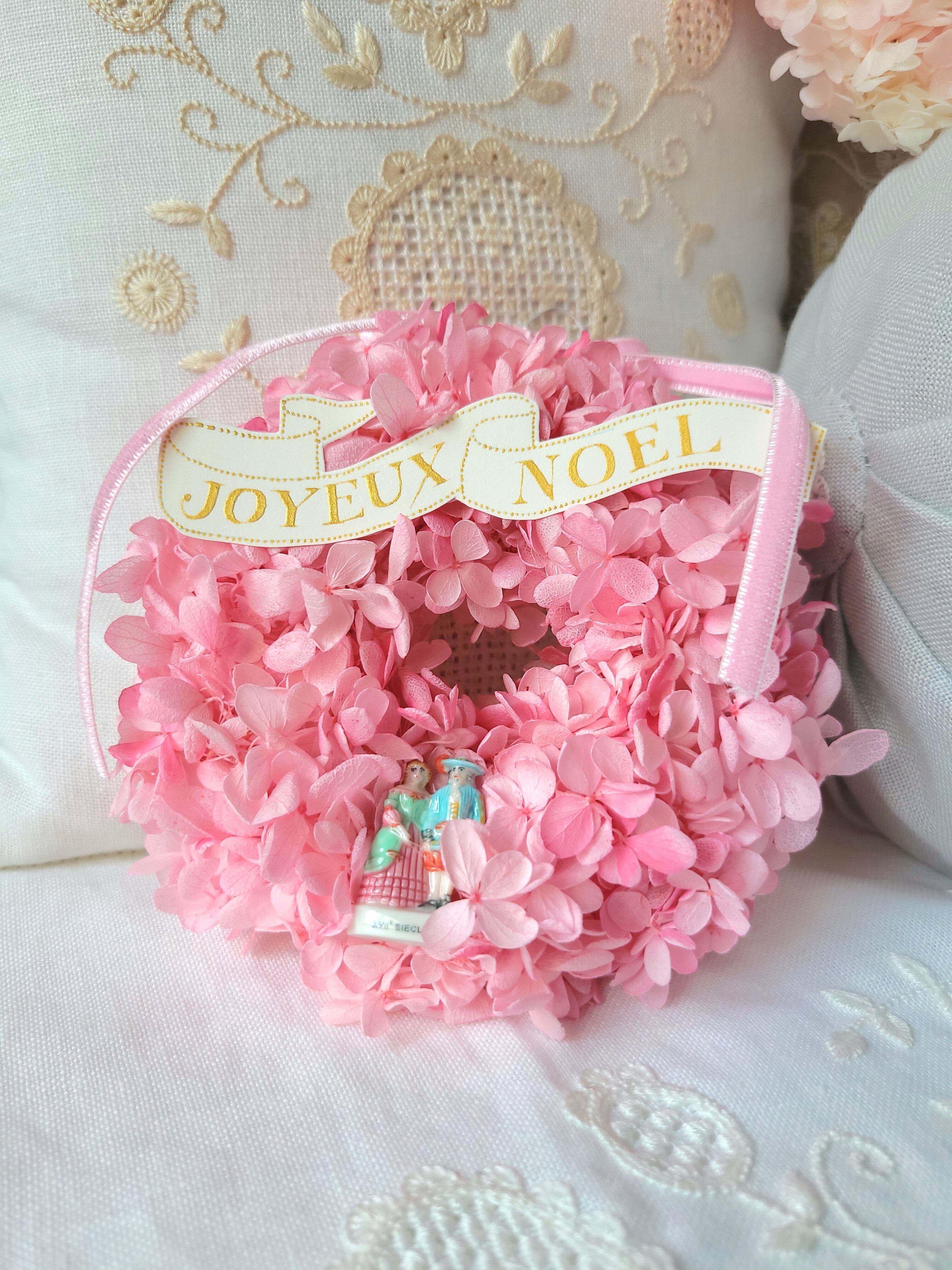 “Feve”(フェーヴ)とプリザーブドフラワーのリース《PINK》