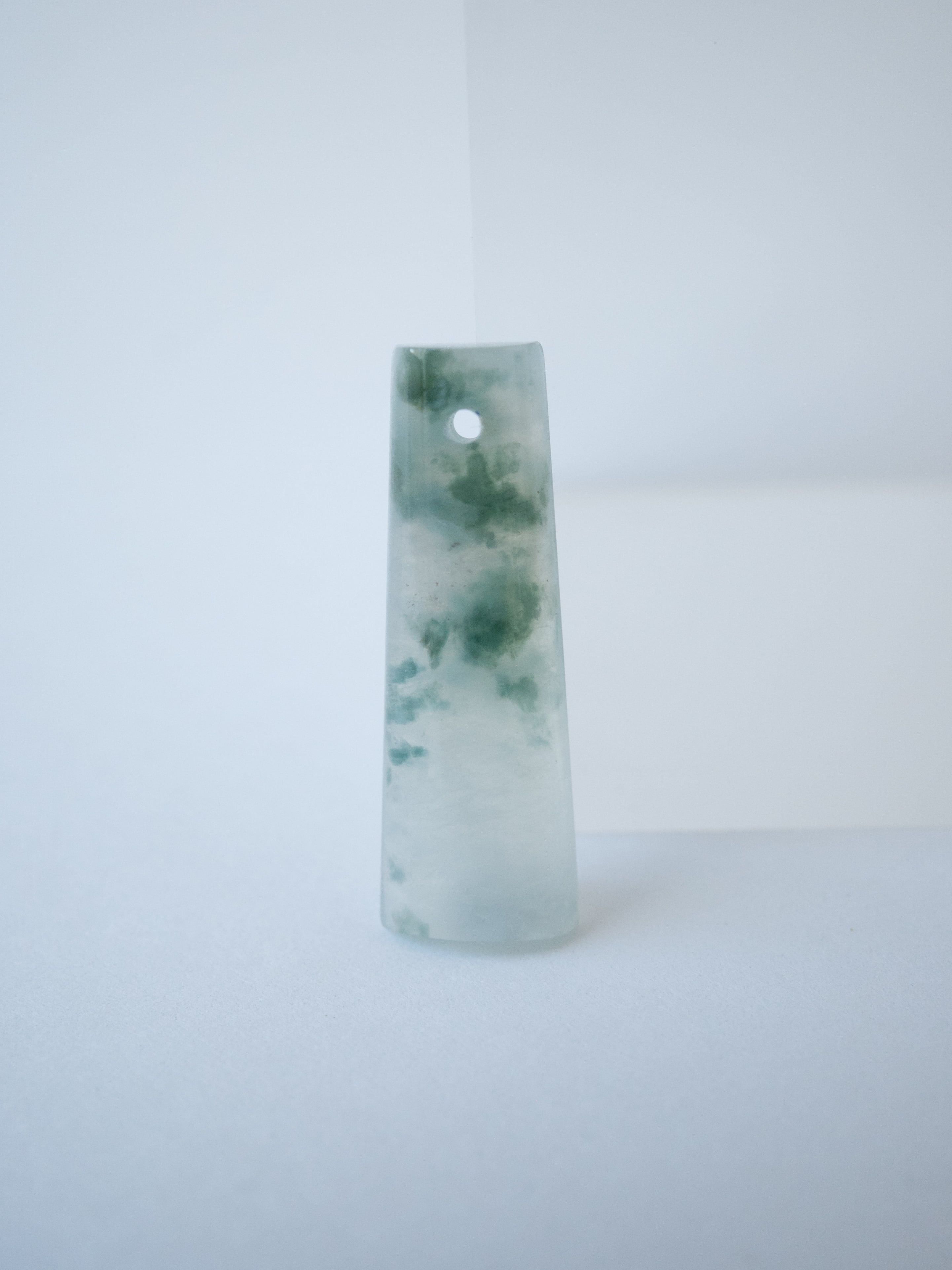 翡翠 (穴あき)- b12