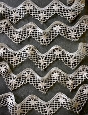 フランス 1900s 100x8c エクリュの花の波とアンティークリネンボビンレース ハンドワーク br87