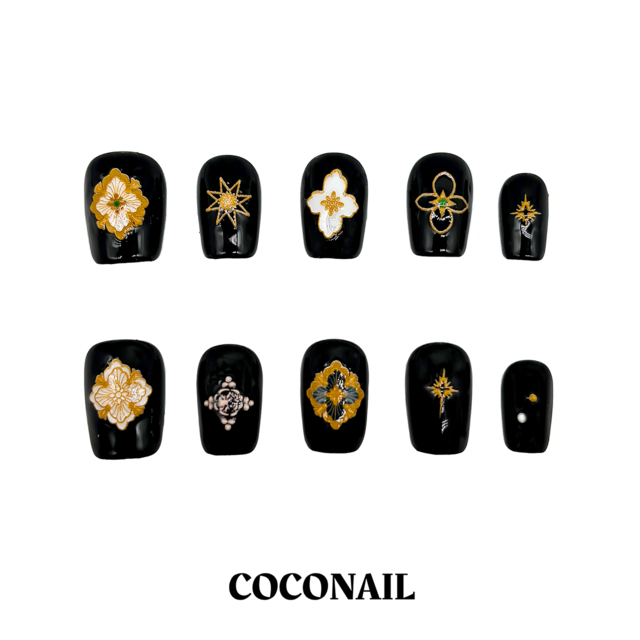 ブラックカラーの上品な3Dネイル