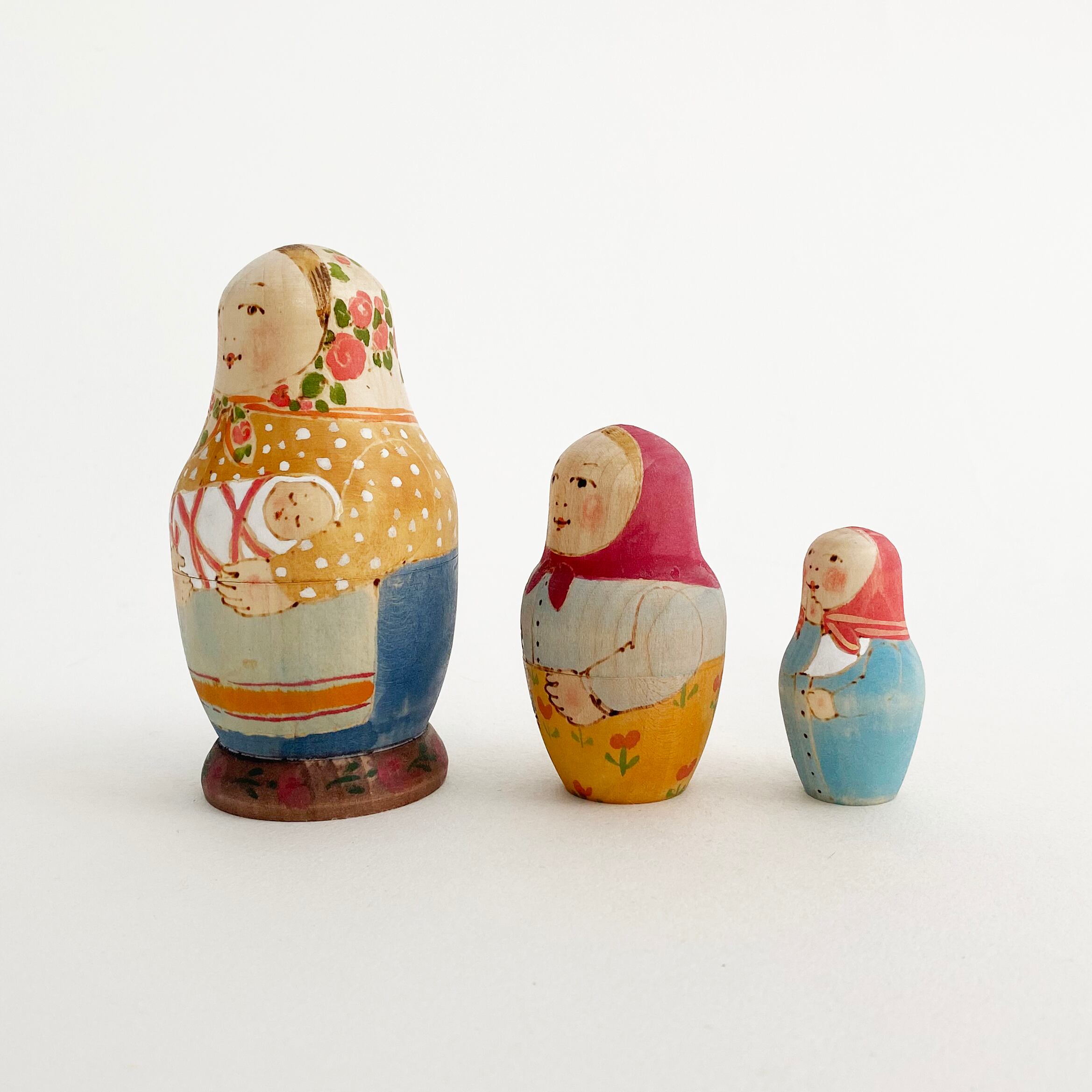 アーティスト・マトリョーシカ(マリヤ・ドミトリエワ作/子守3個組)