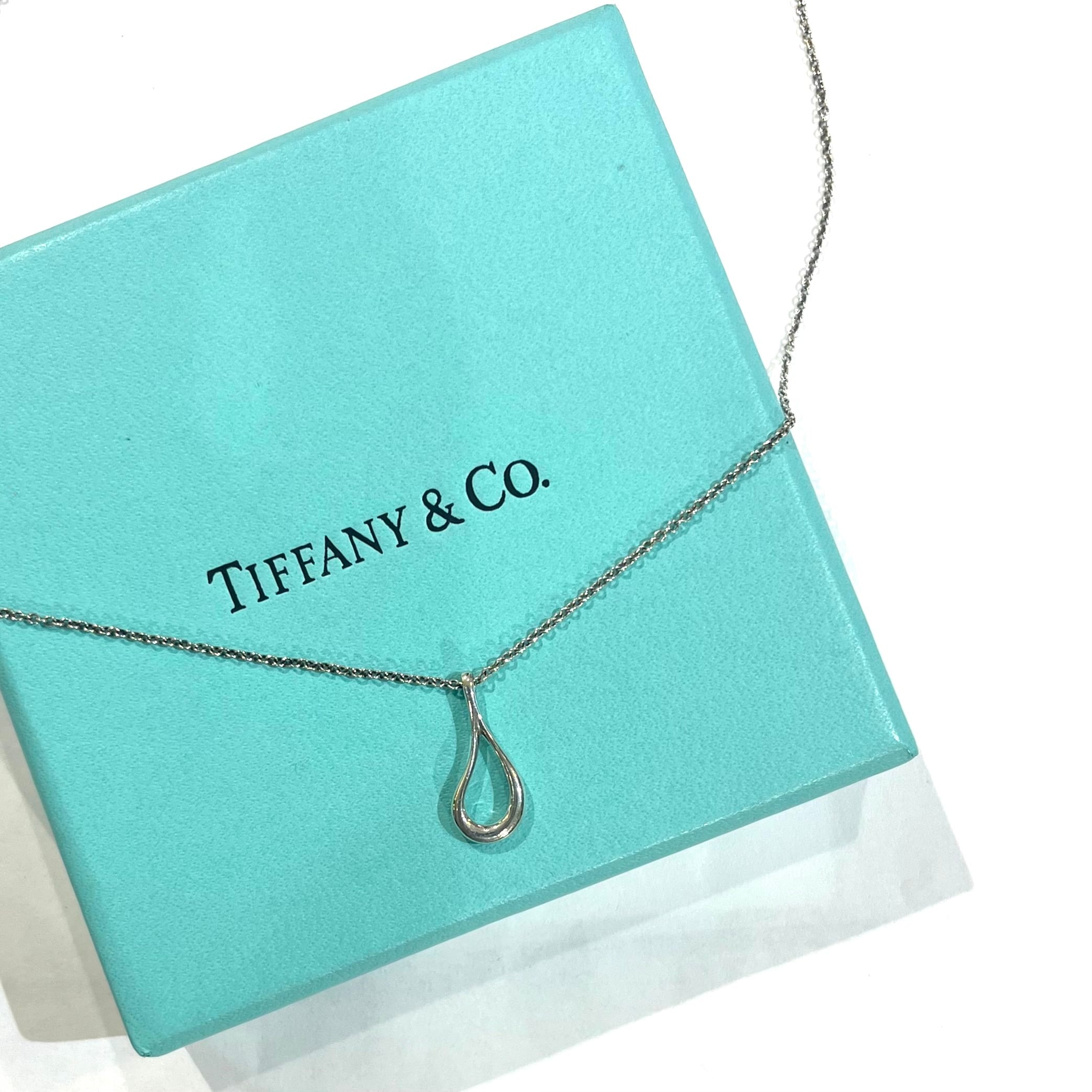 限定価格【TIFFANY&CO.】美しい曲線美、余白。オープンティアドロップ
