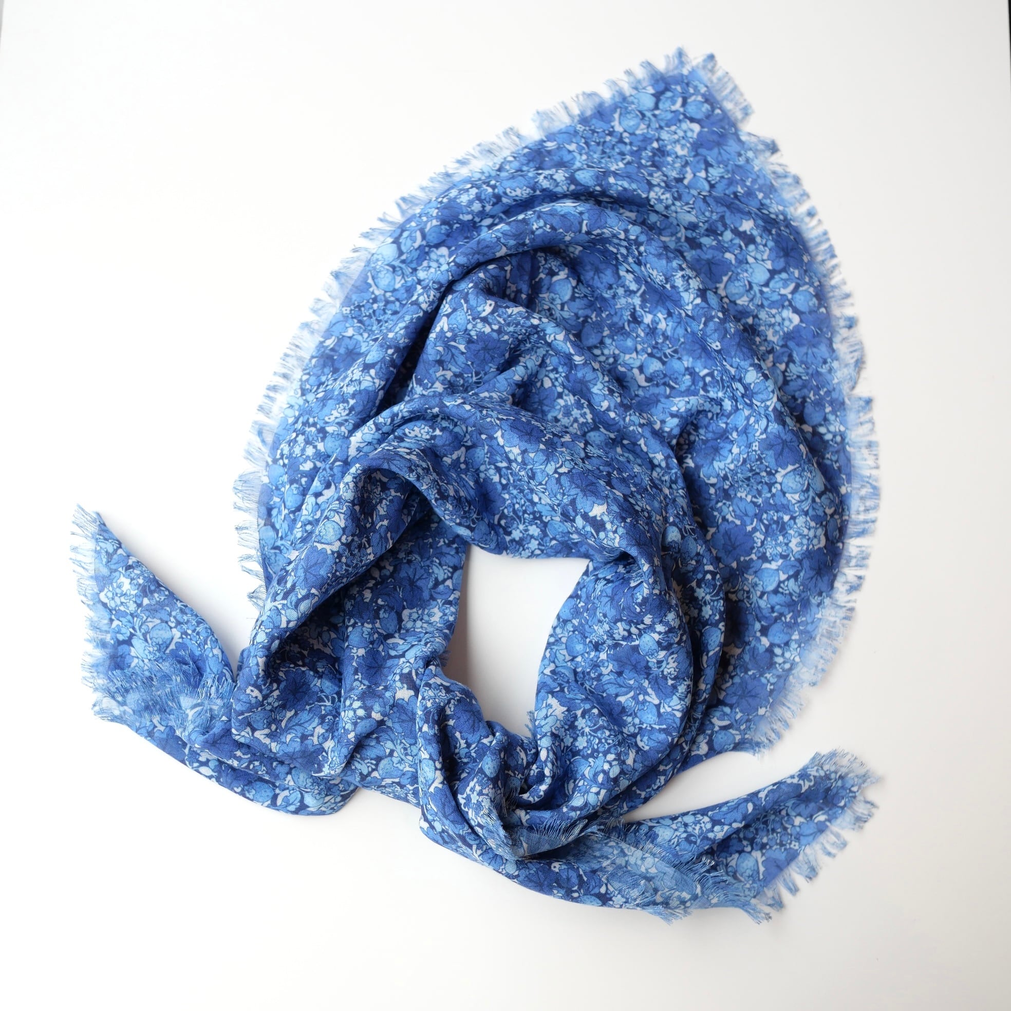 R&D.M.Co- no.8109b TYPEWRITER WILD BERRY FLORAL GAUZE SHAWL Blue