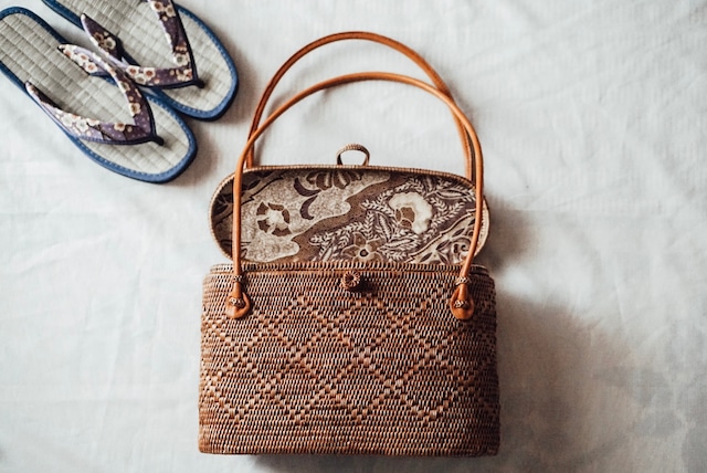 Hand bag motif