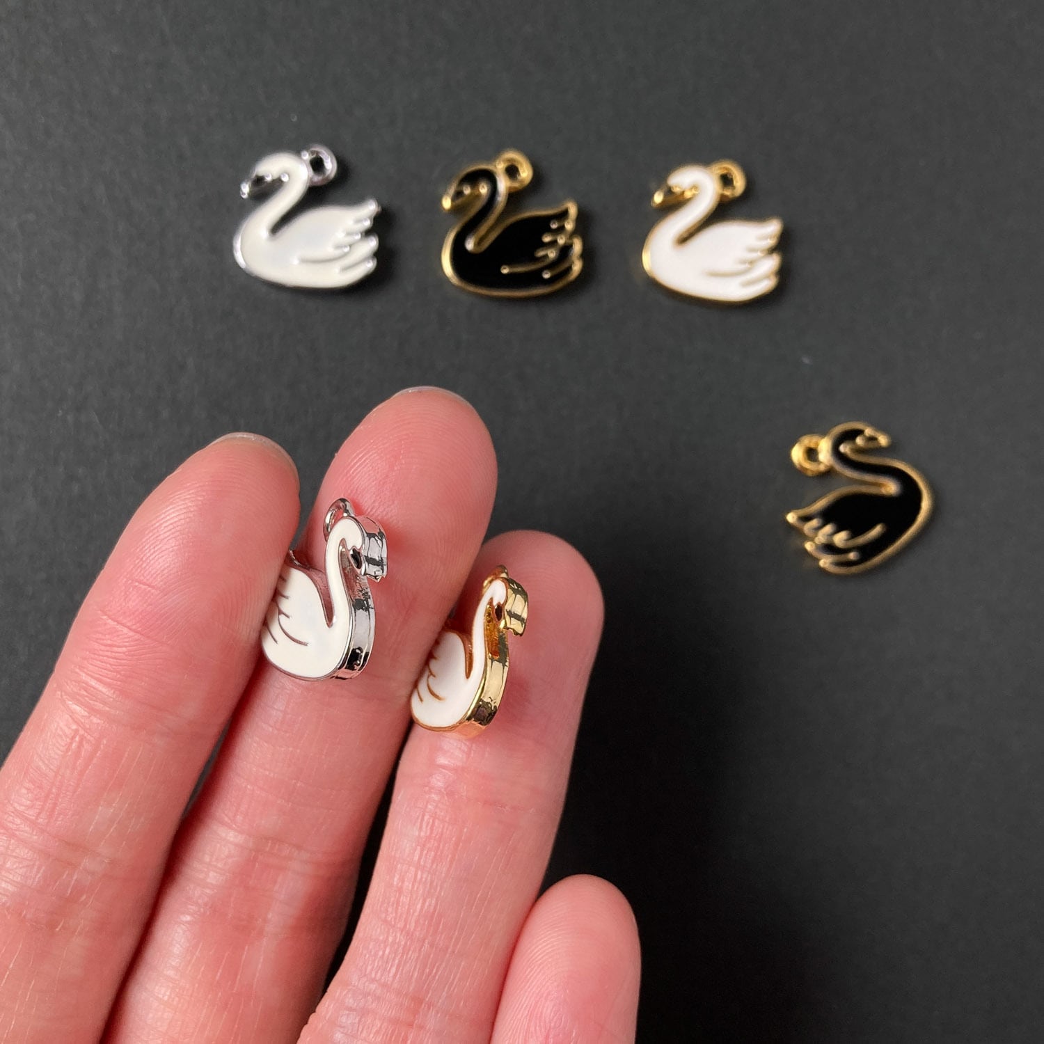 新色追加〉スワンのメタルチャーム《オンライン限定》 | Dua