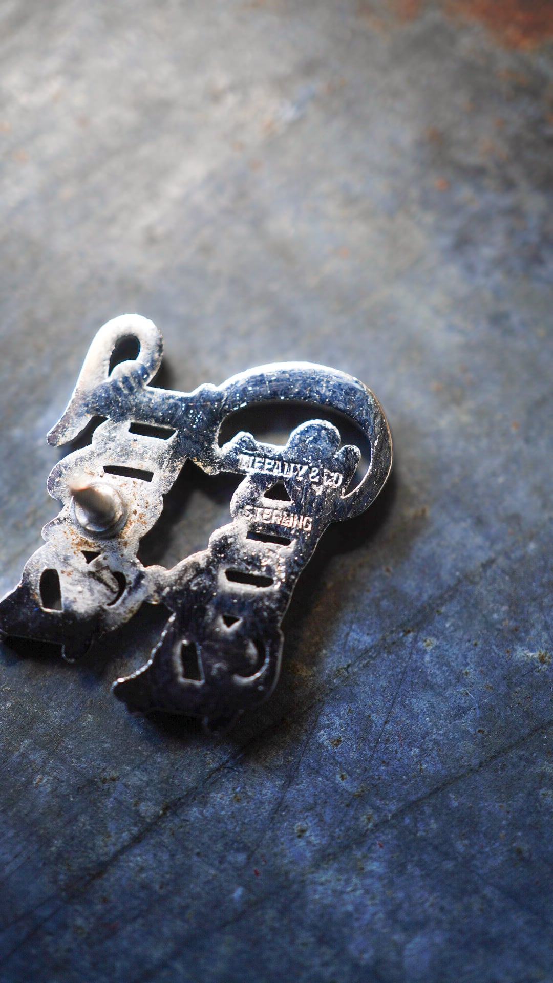 VINTAGE】TIFFANY&Co. ティファニー Trust Christ ピンバッチ