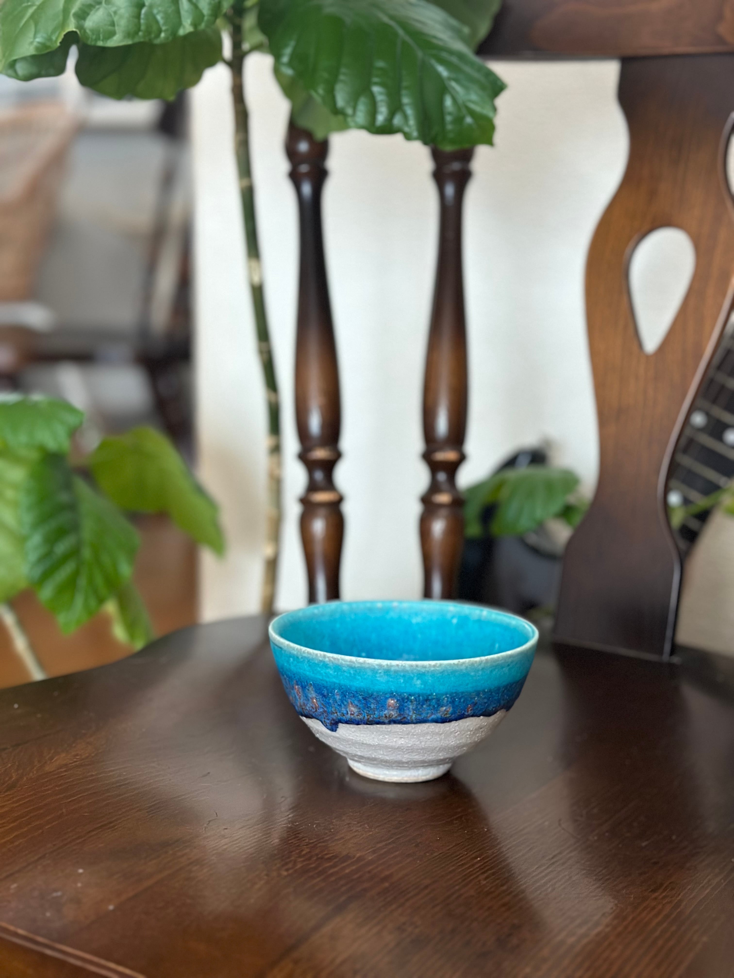 グラデーションブルーのご飯茶碗 | 陶器屋カフェつむぎ produced by