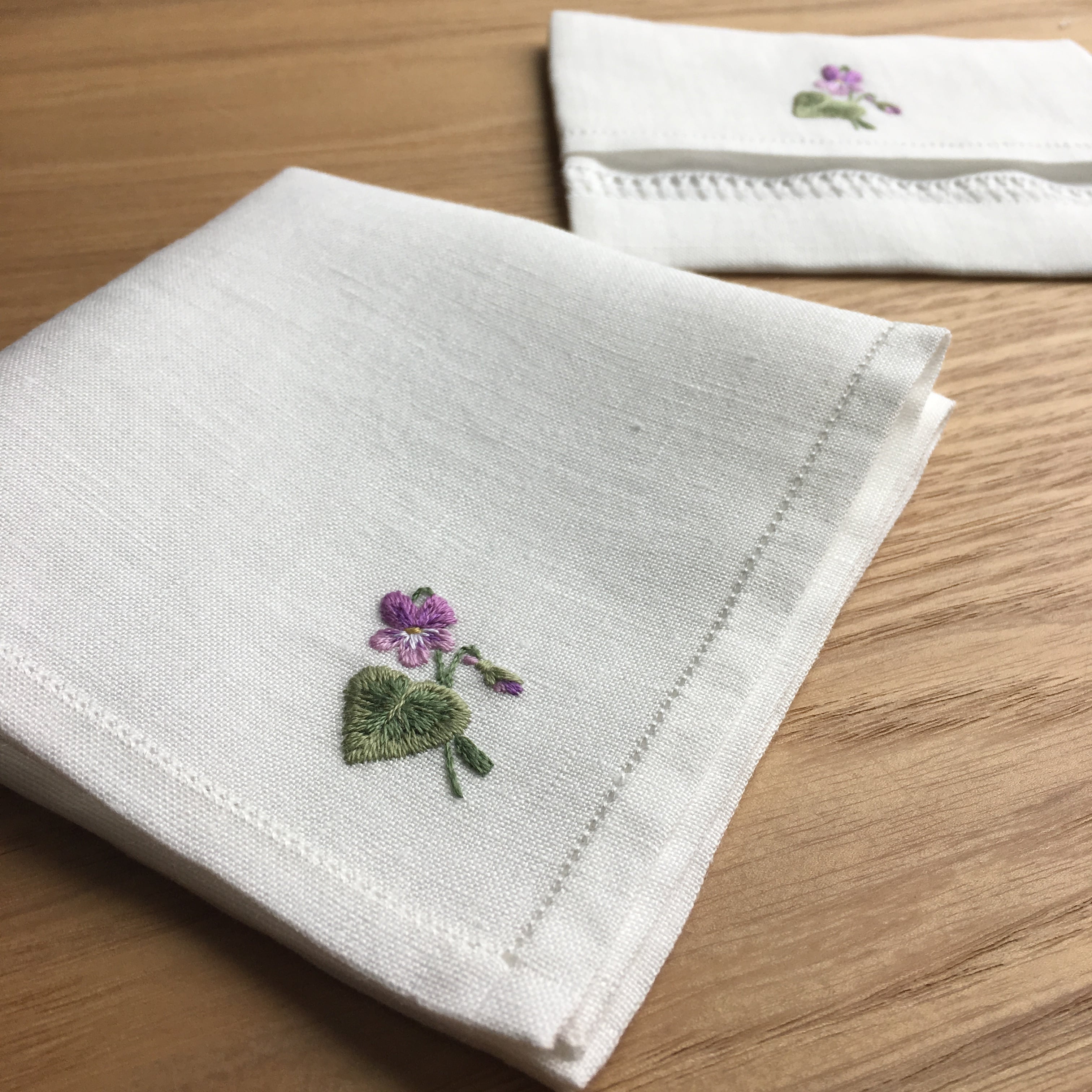 プレミアムver 野に咲くすみれ｜手刺繍＆手仕立てのソフトリネン