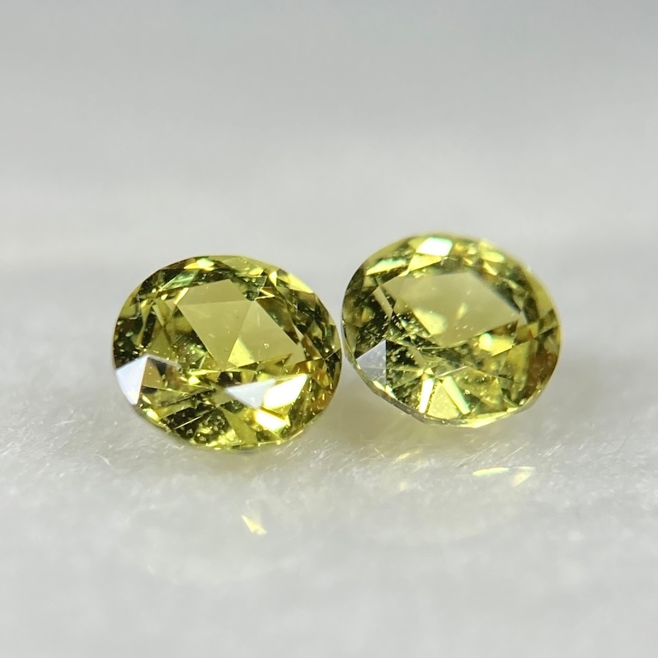 ローズカットサファイア 2点セット 約3.4mm*2.2mm r-0300