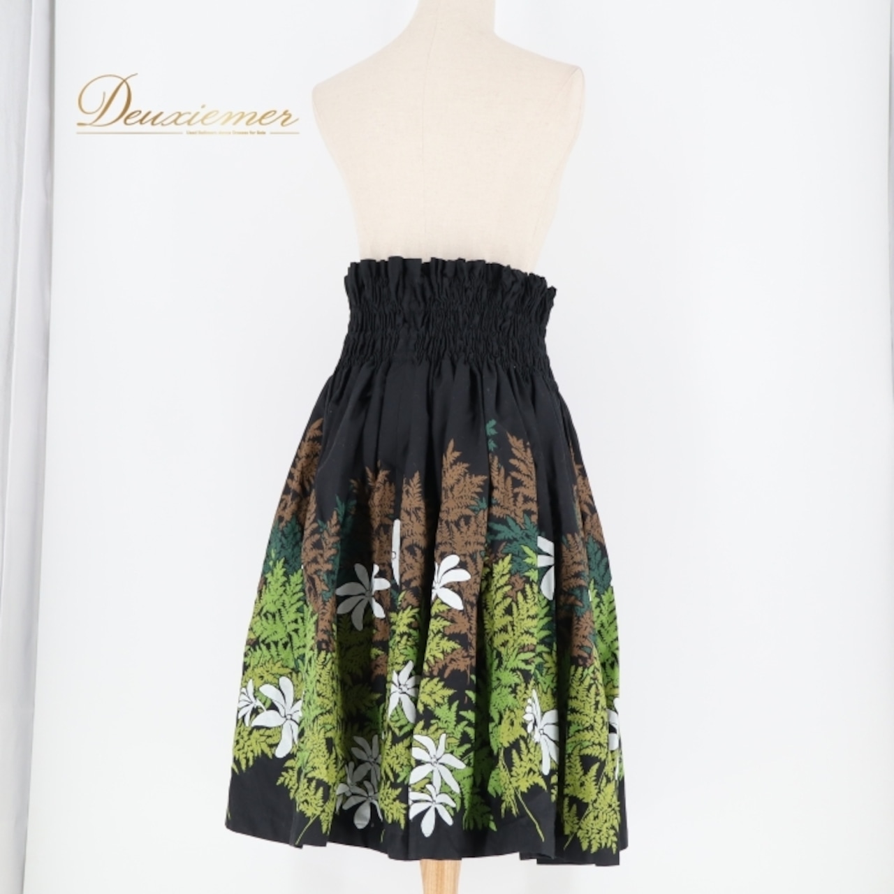 フラダンス 衣装 パウスカート ブラック系 MMJ 日本製 ティアレ柄 ハワイアンプリント柄 アロハ フラ ダンス レッスン 練習 シングル スカート かわいい おしゃれ 上品 大人っぽい ホワイト系 ブラウン系 グリーン系 黒 白 茶 緑 黄緑 アロハシャツ フラダンス用衣装 春夏用 レディース カジュアルスタイル 植物柄 ハワイアンスタイル おしゃれカジュアル