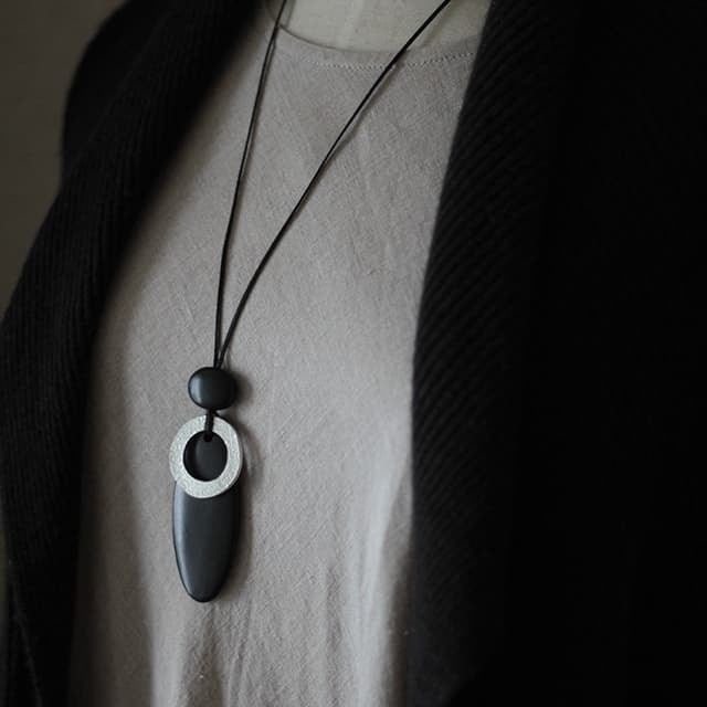 N-266eb TIN woodわのペンダント黒 | Bijoux Kei