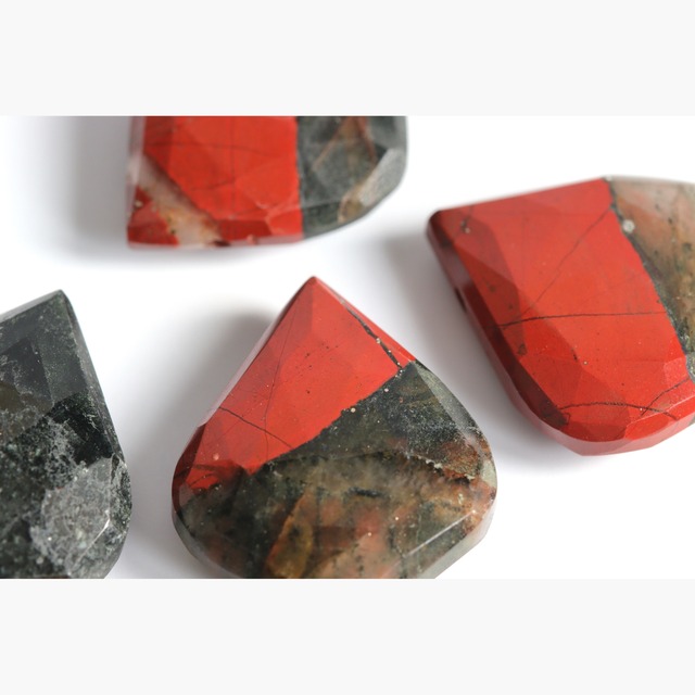 日本の伝統色を纏う | ジャスパーの和モダンなロングフックピアス | 14kgf