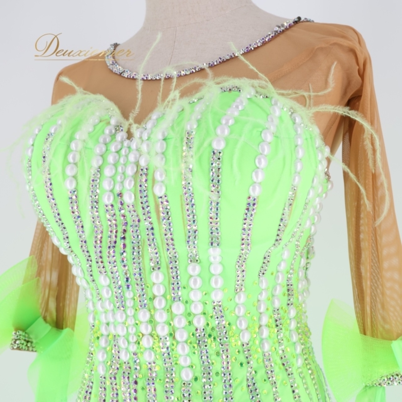 社交ダンス 衣装 スタンダードドレス ワンピース ドレス フロート リボン 黄緑 軽い イタリア製 ペチコート RS デモ 競技 ダンス パーティ 発表会 蛍光 ファー パール 高級感 鮮やか グリーン系 イベント服 踊り用ドレス パール装飾 スポーツウェア ダンス用衣装 フェスティバル ドレス 舞台衣装