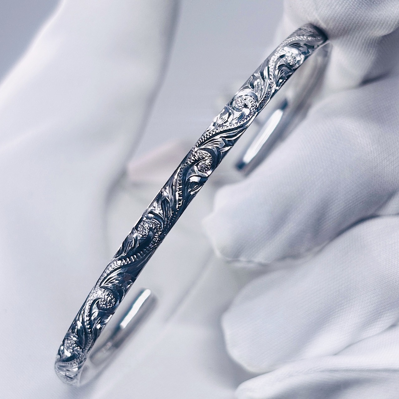 Slim Scroll Bangle