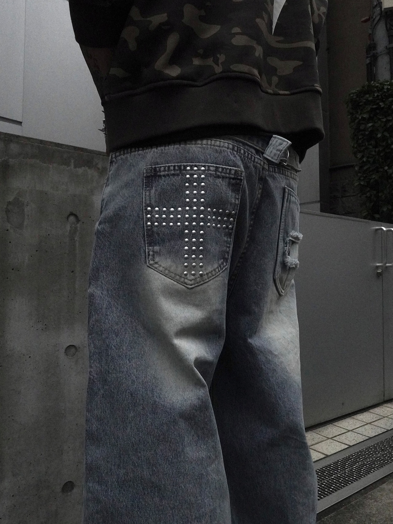 【PLANET STUDIO】Cross Studded Baggy Denim Pants