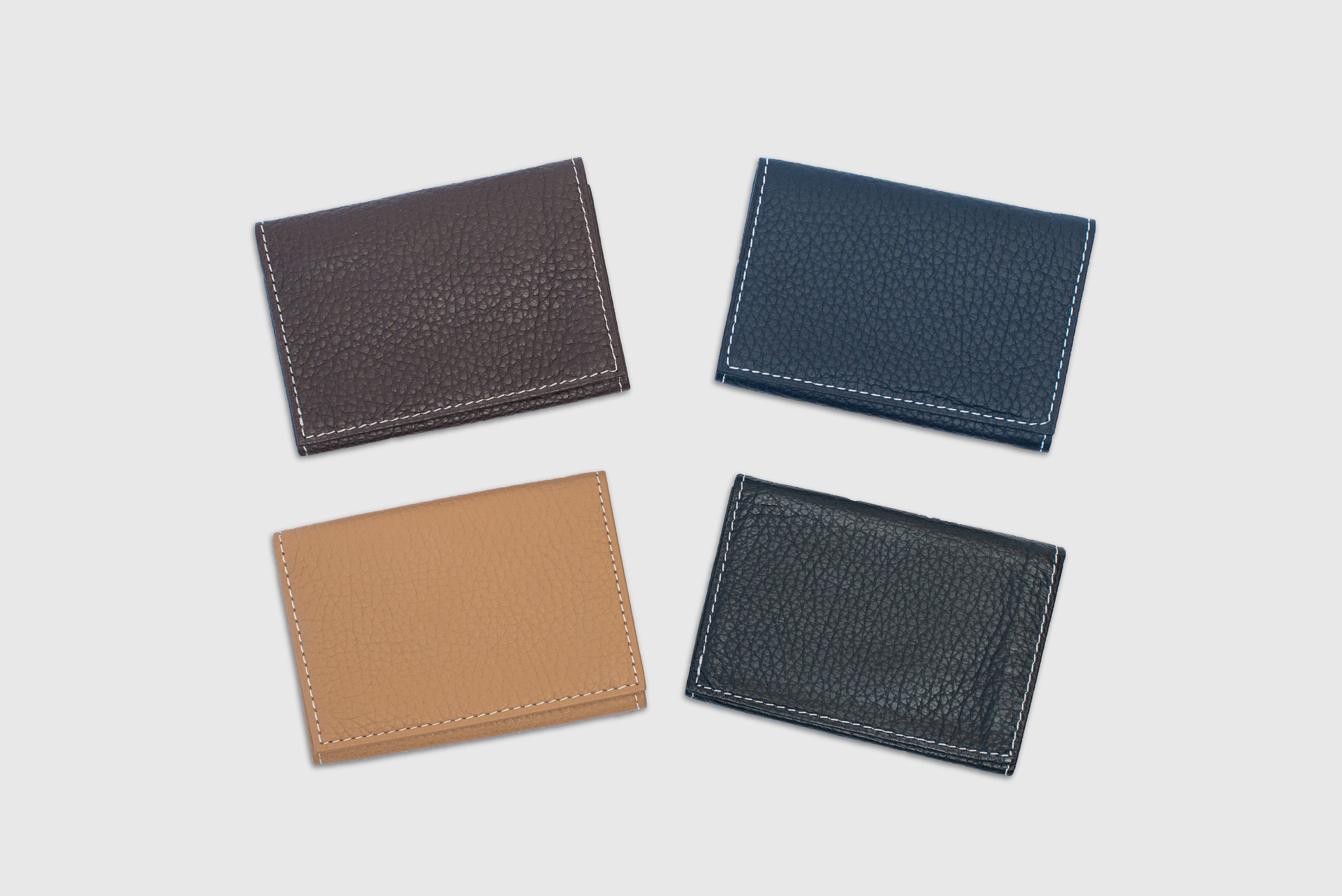 傷や汚れ、水分に強いタフレザーを使用した「PRESSo pique」