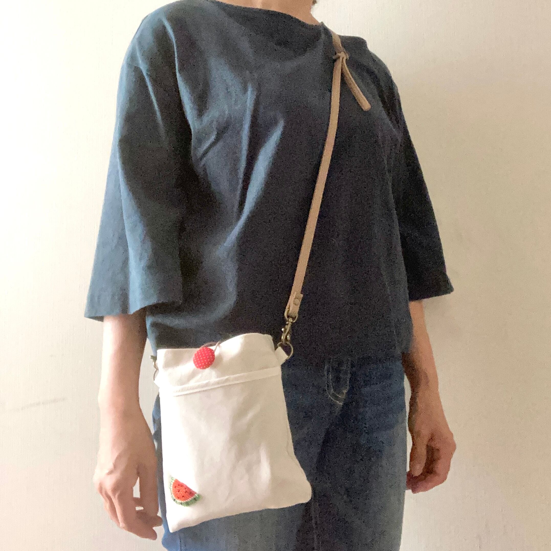 スイカのビーズ立体刺繍スマホポーチ ポシェット ミニショルダー
