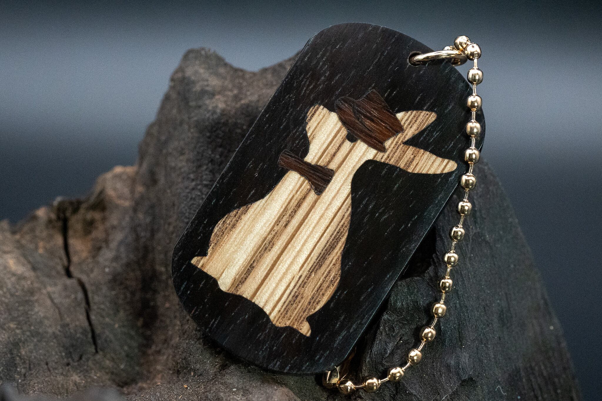 【音楽業界屈指の銘木】ハカランダ ドッグタグ 象嵌 三月ウサギ