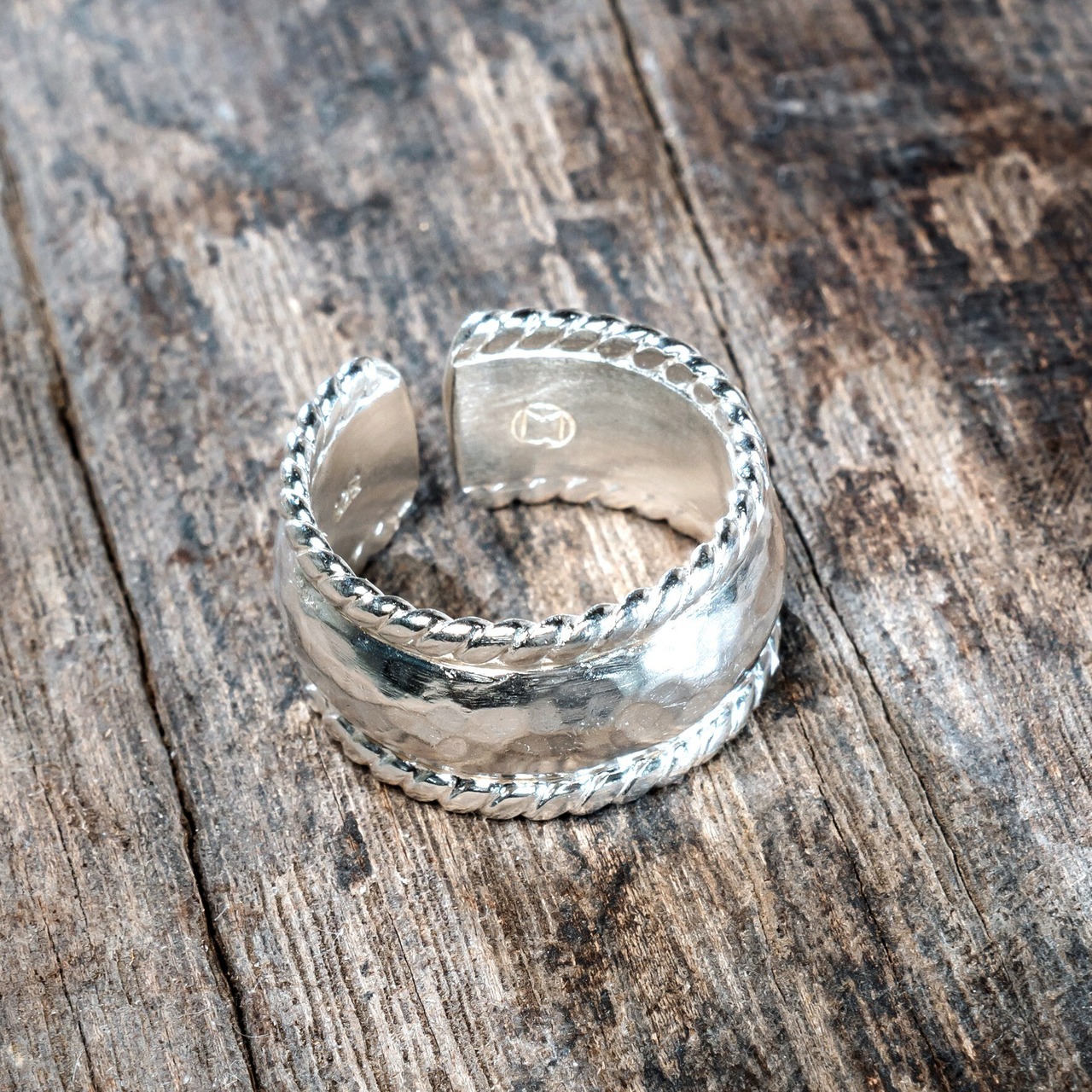 Edge Pattern Ring