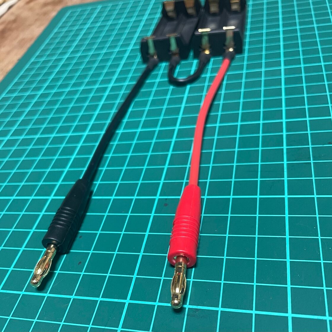 ◆電池ホルダー 単三電池 4本　バナナ 　ミニ四駆　単3