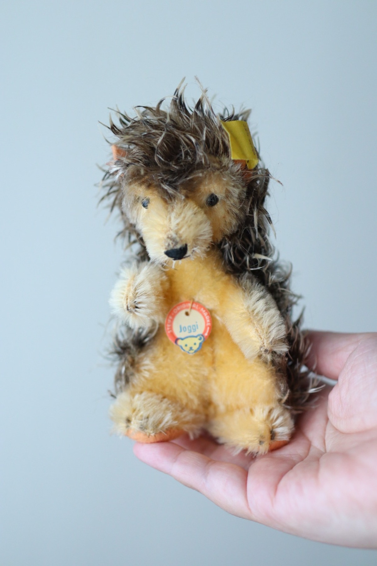 シュタイフ steiff 赤ちゃんハリネズミのジョギー 10cm 070587  シュタイフ公式 ハリネズミのヘッジー ぬいぐるみ 動物 はりねずみ hedgehog ベビー キッズ ファースト トイ 男の子 女の子 洗える 出産 祝い 贈り物 ギフト おもちゃ ぬいぐるみ アニマル