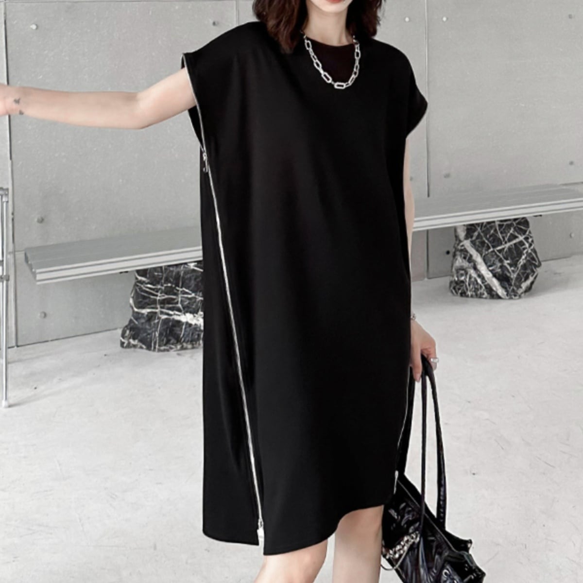 BLACK SIDE ZIP ROUND NECK SLEEVELESS MIDI DRESS 1color M-7034