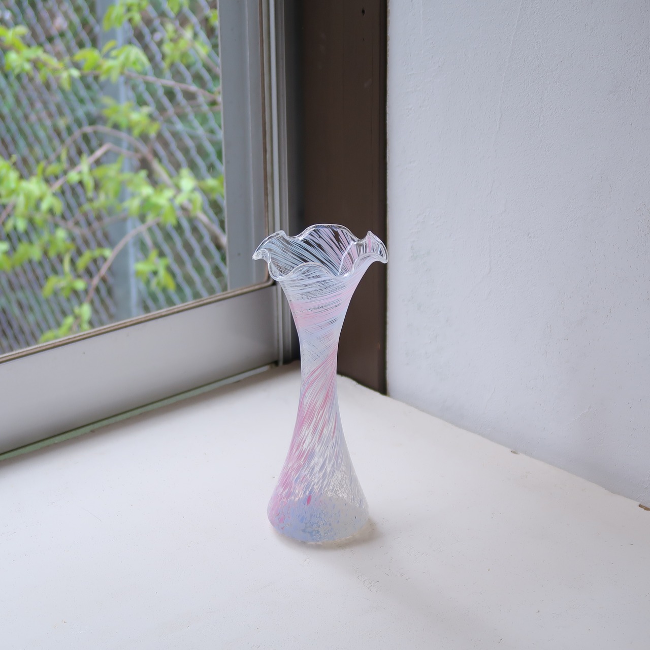 パステルブルーとピンクの花瓶