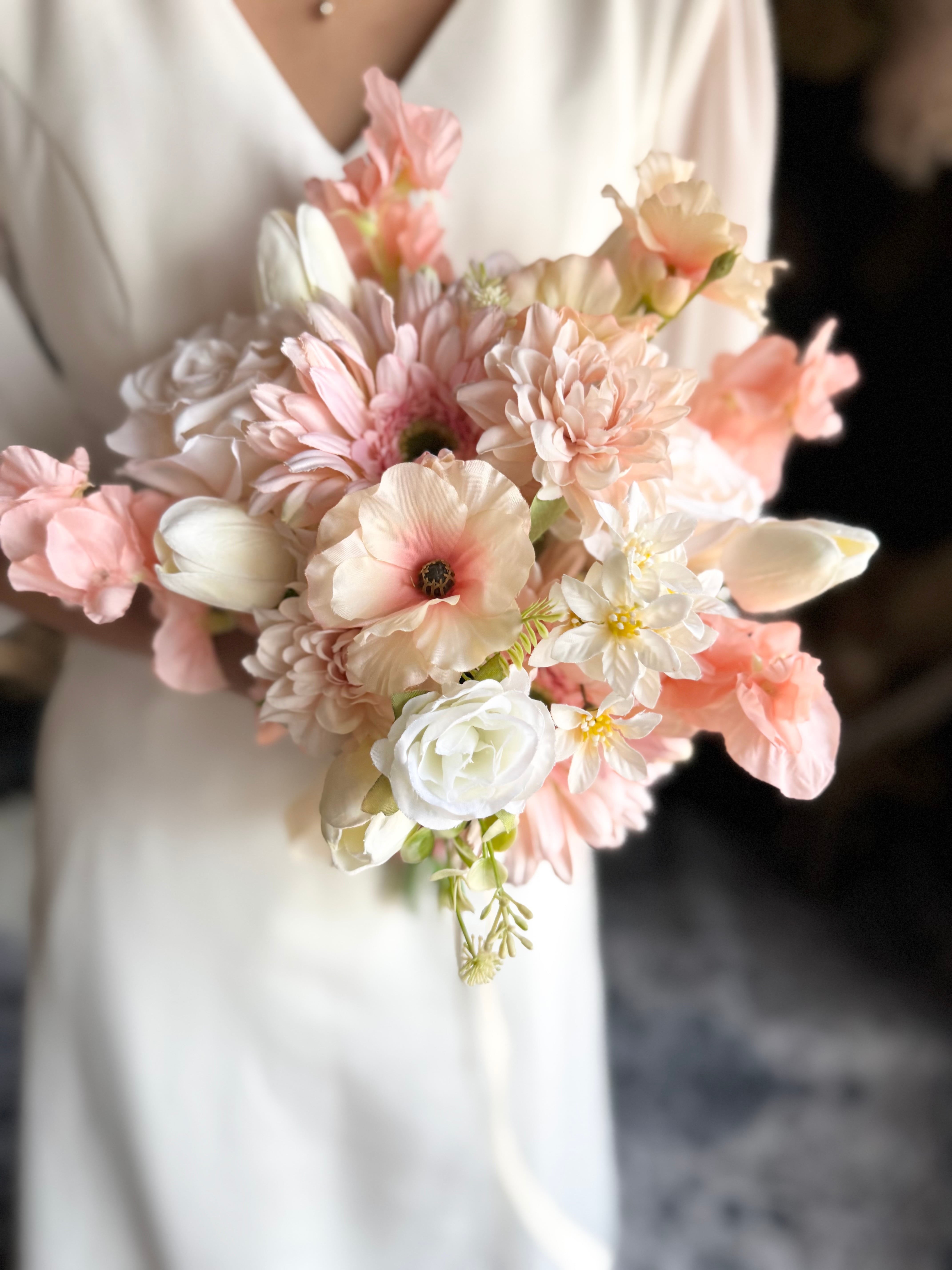 サーモンピンク×ホワイトクラッチブーケ☆ブートニア | houkiboshi
