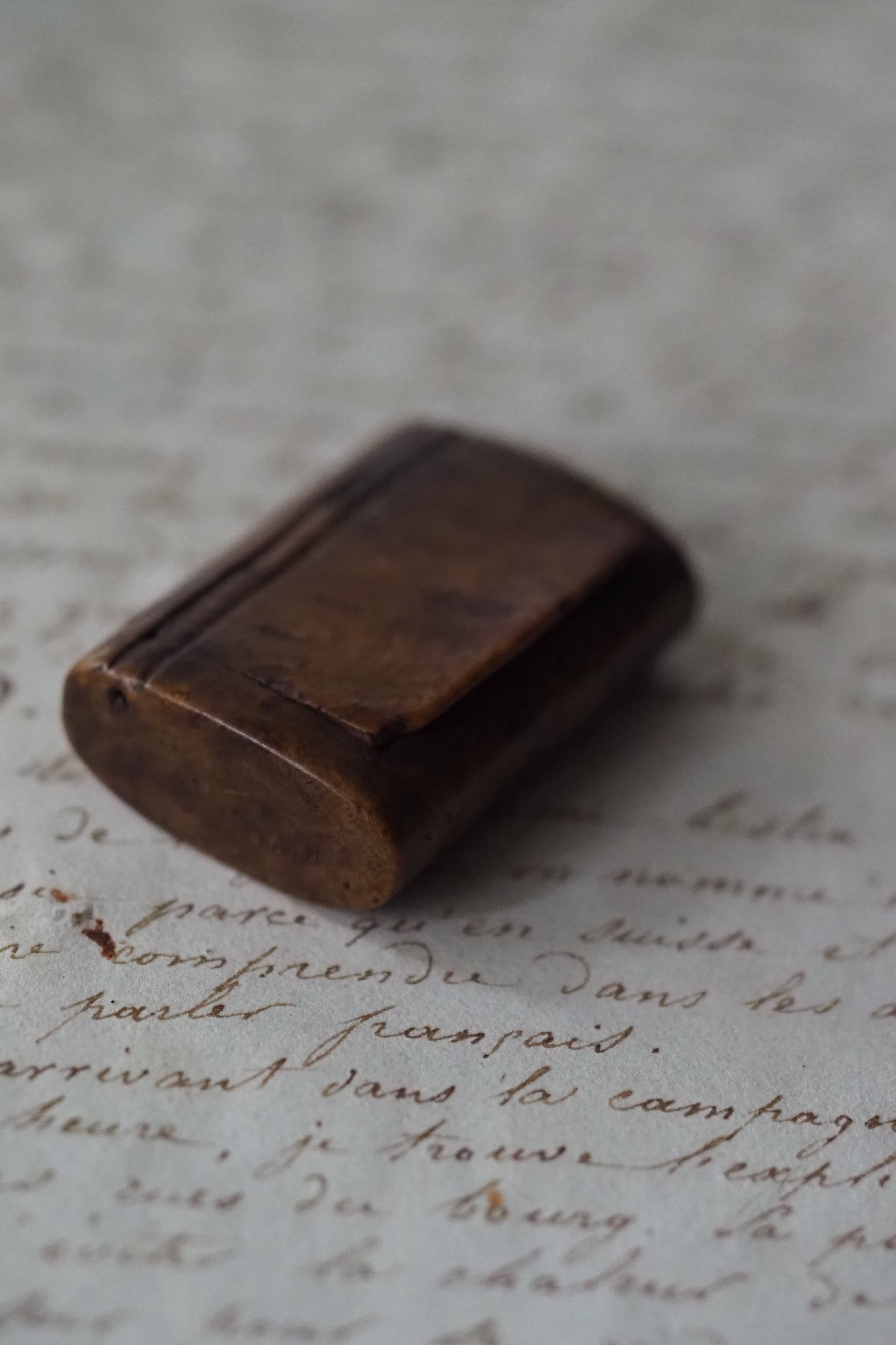 杢目美しい嗅ぎタバコケース-antique walnut snuff case