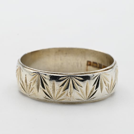 Cutting Out Leaf Design Barrel Style Ring #19.0 / England