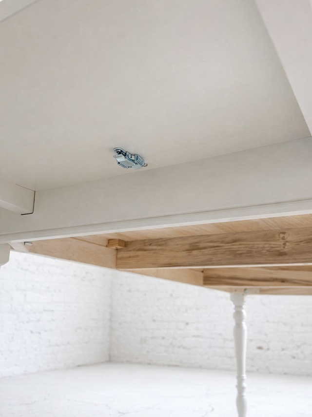 伸長式ターンドレッグダイニングテーブル　“スレンダー”（アイボリー他13色）　W1600〜2100エクステンションテーブル