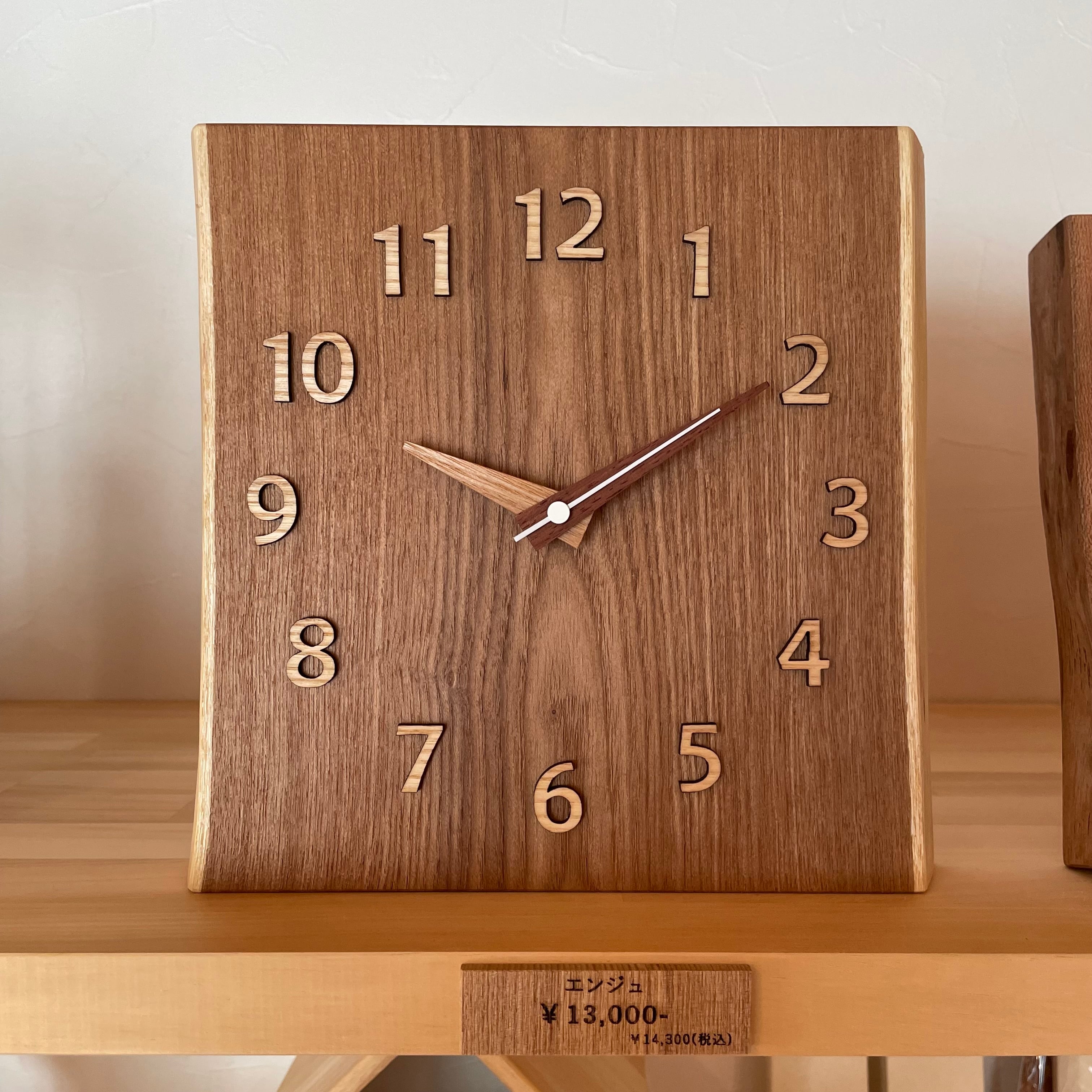 Amana 装飾的な木製置時計 Amana 装飾的な木製置時計 Amana 装飾的な木製置時計