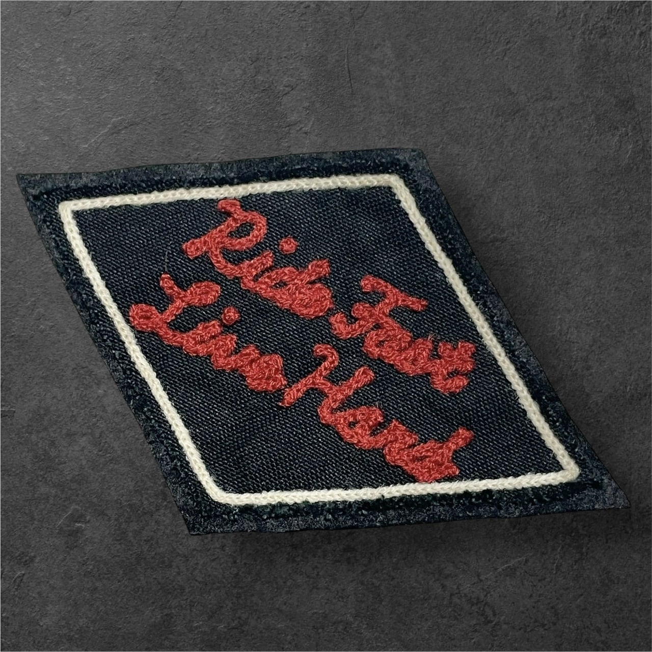Ride Fast, Live Hard” PATCH チェーンステッチワッペン | PAY ID
