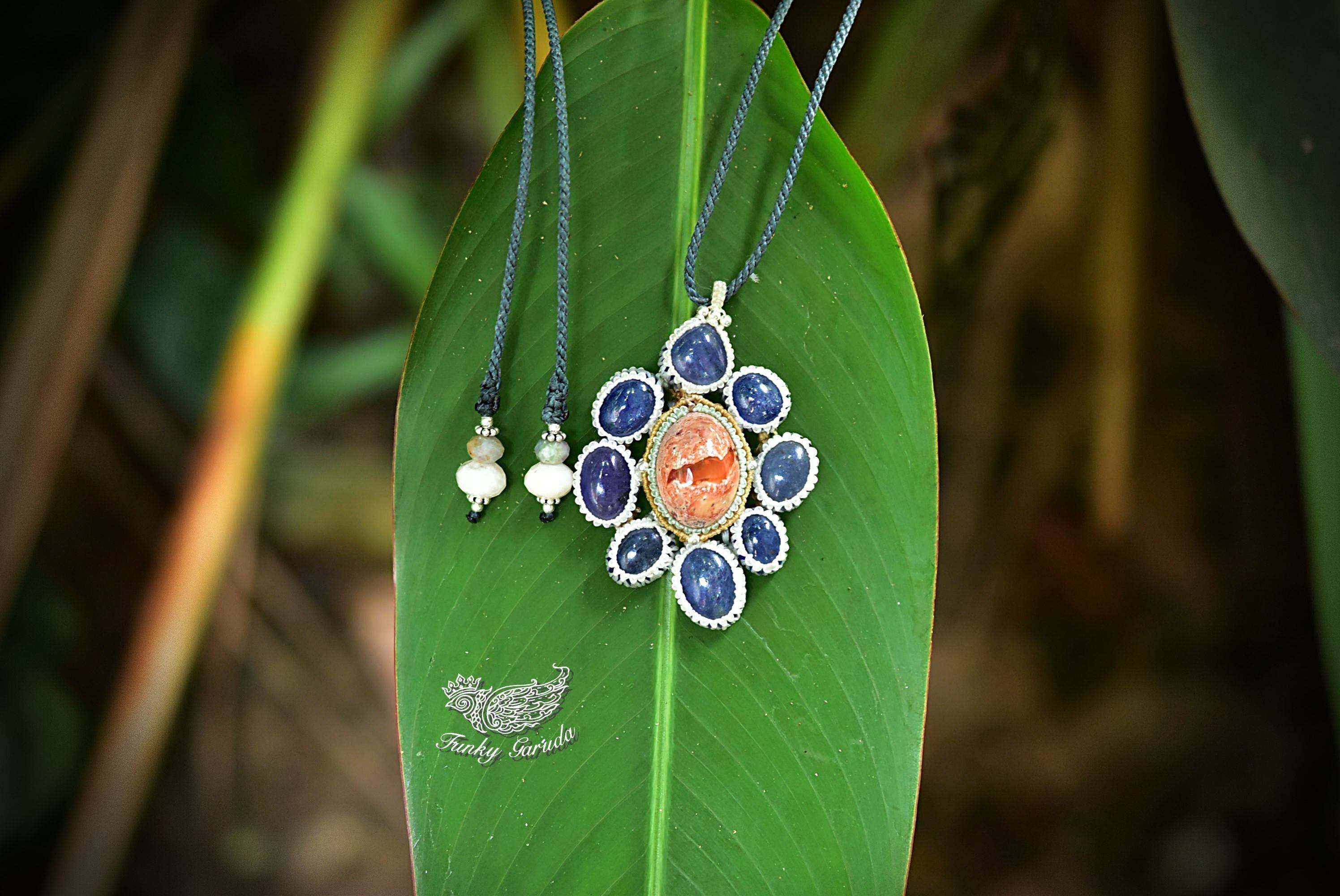 夢の虹遊色と夜空☆タンザナイト＋カンテラオパール マクラメ